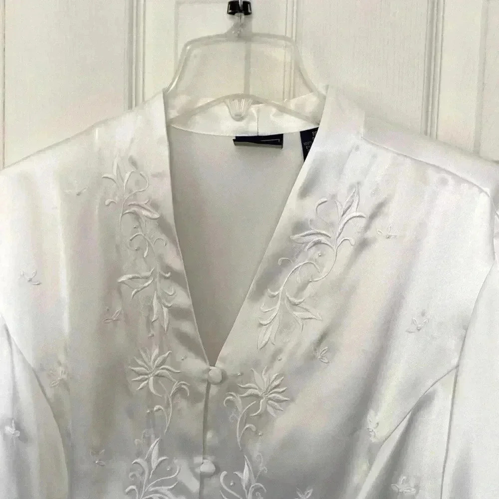 Laura Scott Women's White Button Up Long Sleeve Embroidered Floral Top Size 18W - Picture 2 of 8